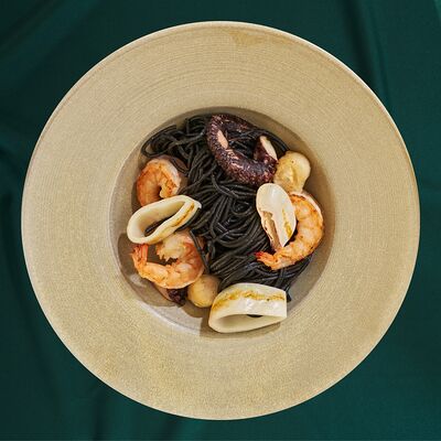 Чёрная паста с морепродуктами в Бали по цене 1700 ₽