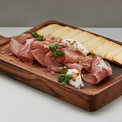 Д Сыровяленая мясная закуска в Цех этого города по цене 409 ₽