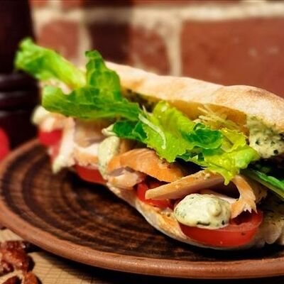 Панини с куриной грудкой и шпинатом в Дом купчихи Морозовой по цене 520 ₽