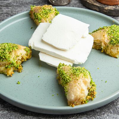 Пахлава шубиет в Marmaris Steak House по цене 600 ₽