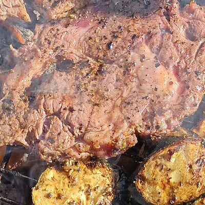 Стейк с свиной вырезки в Вкусно и сытно по цене 490 ₽