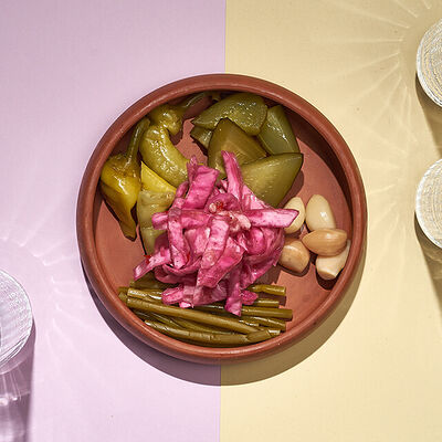 Тарелка с соленьями в Хачапури и Вино по цене 227 ₽