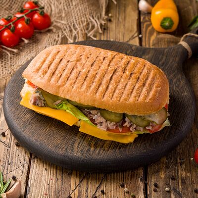 Чиабатта Бро с тунцом постная в ХотДогБРО по цене 567 ₽