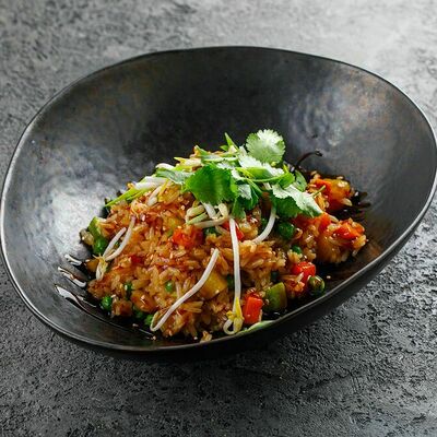 Жареный рис с курицей в Маймун по цене 490