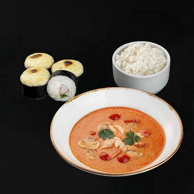 Суп Том Ям с курицей и ролл Запеченная сырная курочка 4 шт в Пицца Сан по цене 803 ₽
