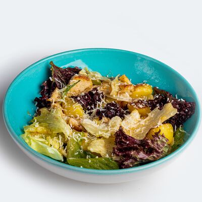 Салат с теплым картофелем и цыпленком в Coffee Cake по цене 490 ₽