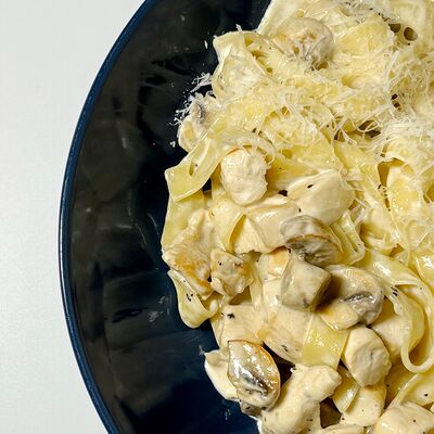 Фетучини с курицей, грибами в URBAN Lounge по цене 750 ₽