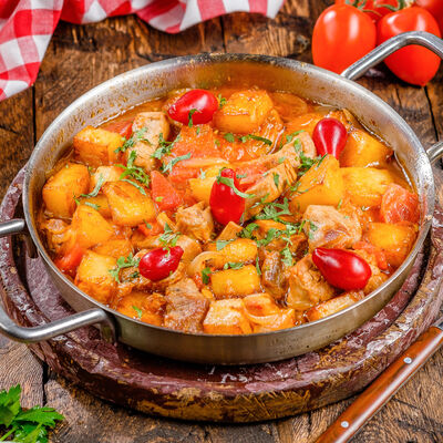 Телятина по традиционному азербайджанскому рецепту в Роял Палас по цене 490 ₽