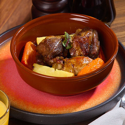 Садж из ягнёнкав Балканский гурман по цене 1300 ₽