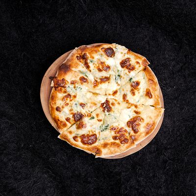 Хачапури имеретинский с сыром сулугуни и шпинатом в Бистро Джорджи по цене 710 ₽