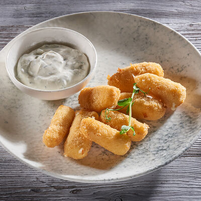 Сулугуни, жареный в панировке с чесночным соусом в Самовар по цене 490 ₽