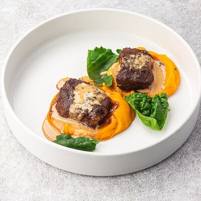 Томленый барашек с морковным пюре в Склад 22 по цене 890