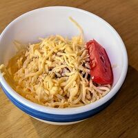 Салат Сказка из куры, ветчины и огурцов в Ланч Бранч