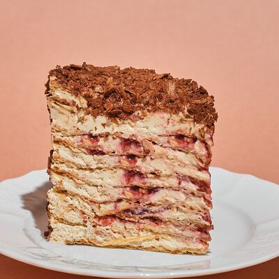 Наполеон-тирамису с вишней в Kalabasa по цене 938 ₽