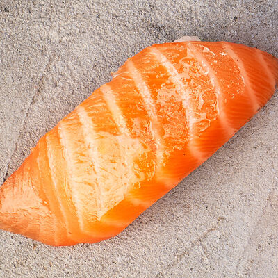 Суши с лососем в Gaijin по цене 300 ₽