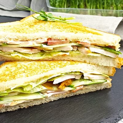 Сэндвич с курицей в Sisters Food по цене 240