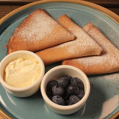 Блины со сметаной и голубикой в 801 по цене 440 ₽