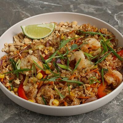 Тайский рис с креветками в FRIENDLOUNGE по цене 560 ₽