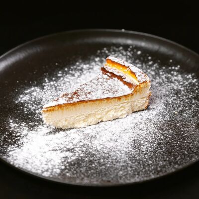 Чизкейк Сан-Себастьян в Luna lounge по цене 429 ₽