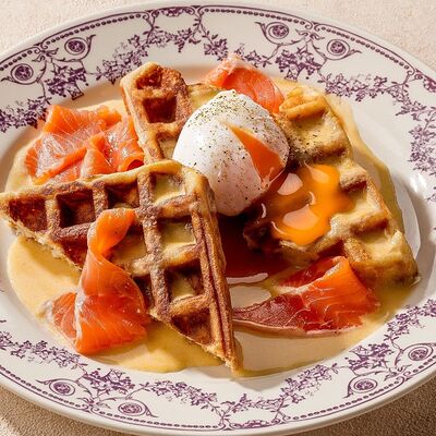 Вафля с лососем в Софи и Аннабель по цене 499 ₽