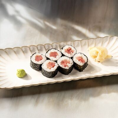 Ролл с тунцом в Коробок по цене 475 ₽