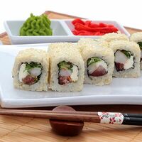 Ролл Цезарь с креветкой в Sushiwoker