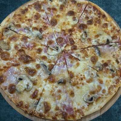 Пицца с ветчиной и грибами в Коралл ролл по цене 650 ₽