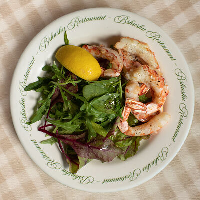 Креветки из печи с зеленым салатом в Bshushu по цене 1560 ₽