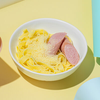 Фетучини с сосисками и сыром в Изикофе по цене 365 ₽