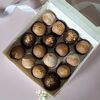 Пирожные со сливочной начинкой в молочном и темном шоколаде M в Marys Cakes по цене 2390