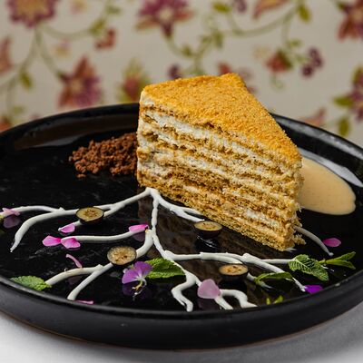 Медовик в Christian по цене 480 ₽