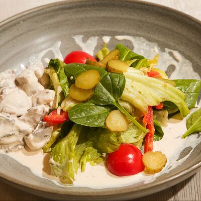 Тёплый салат из телятины в Троя по цене 650 ₽