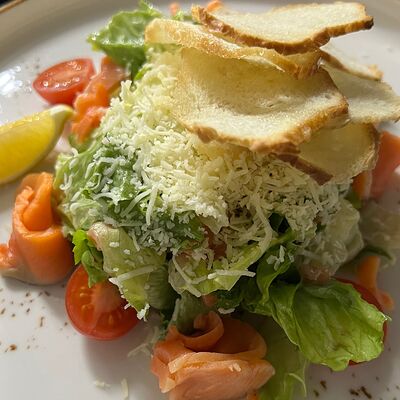 Цезарь с филе лосося в Adriatica по цене 1190 ₽