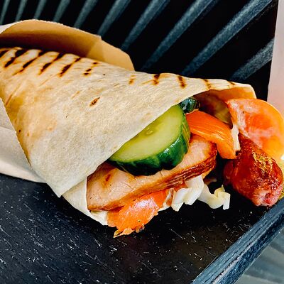 Ролл с копчёностямив Голодный кочевник по цене 340 ₽