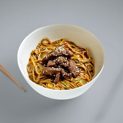 Сливочная соба с говядиной в Про 100 суши по цене 645 ₽