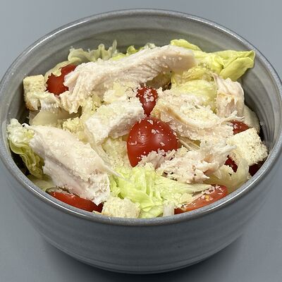 Цезарь с курицейв Avokado sushibar по цене 380 ₽