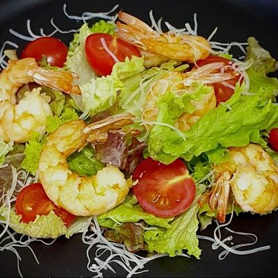 Салат Цезарь с креветкой в Hot Pizza по цене 570 ₽