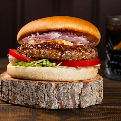 Ром-кола бургер в T.G.I. Friday's по цене 895 ₽