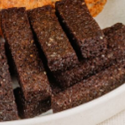 Гренки чесночные с соусом Тартар в Паста Фэмили по цене 290 ₽