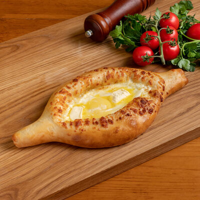 Хачапури по-аджарски в Батони шоти пекарня по цене 450 ₽