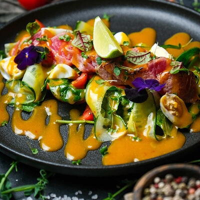 Салат с тунцом и соусом манго в КРЫЛЬЯ ПАБ по цене 770 ₽