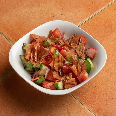 Фатуш салат в Кафе Аль-карамарабская кухня по цене 450 ₽