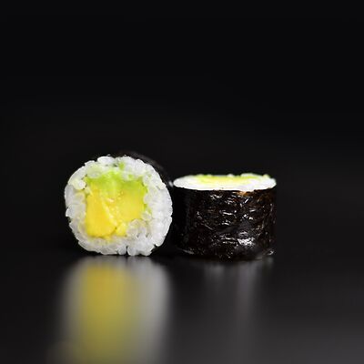 Маки с авокадов Sushi Kent по цене 426 ₽