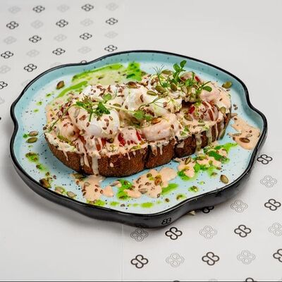 Тост с креветками и пряным айолив Selfish по цене 890 ₽