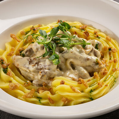 Говяжья печень с картофельным пюрев Дача по цене 590 ₽