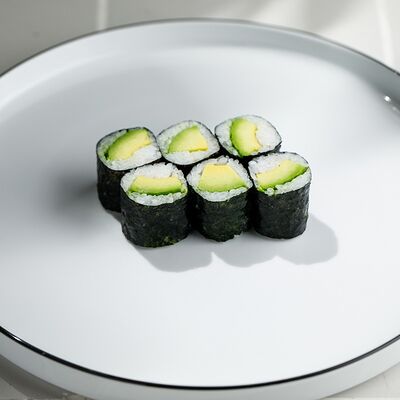 Ролл с авокадо в Кукумбер по цене 390