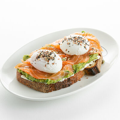 Авокадо тост c яйцом пашот и лососем в Nothing Fancy по цене 990 ₽