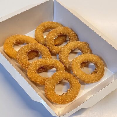 Восемь луковых колец в панировке в Рент кафе по цене 320 ₽