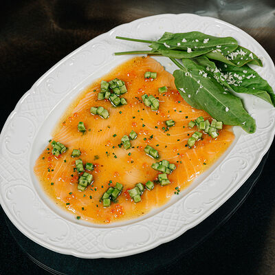 Карпаччо из лосося, щавель и соус из крапивы в Гвидон по цене 1300 ₽