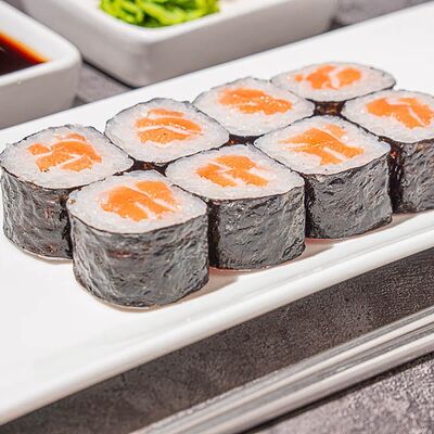 Маки с лососем в Rock & Roll Sushi по цене 380 ₽